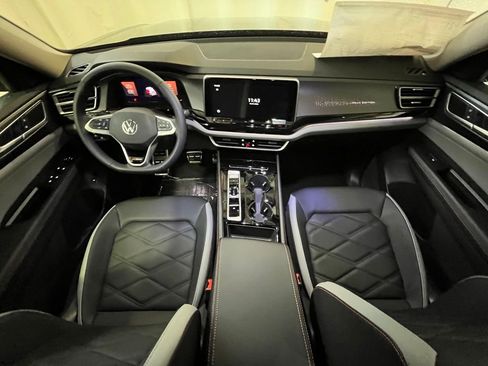 New 2026 Volkswagen Atlas Peak Edition AWD/4WD image 12