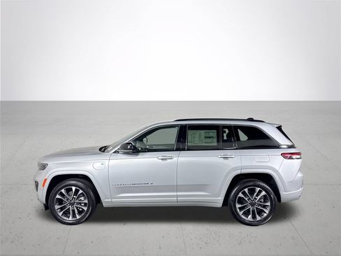 New 2024 Jeep Grand Cherokee Overland w/ Advanced Protech Group III AWD/4WD image 9