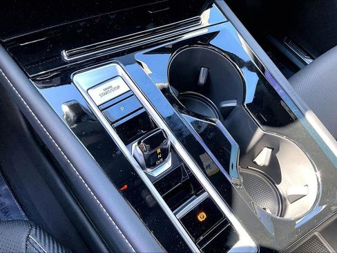 Certified 2024 Volkswagen Atlas Cross Sport SE image 28