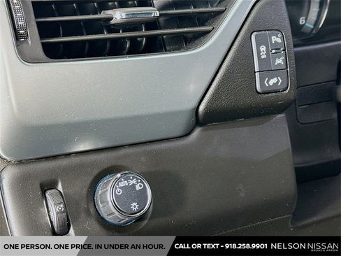 Used 2018 Chevrolet Suburban LT image 10