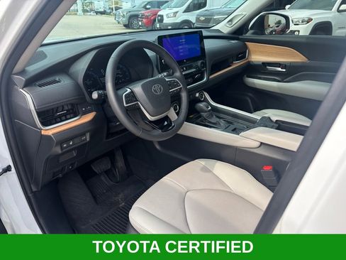Used 2025 Toyota Grand Highlander FWD image 6