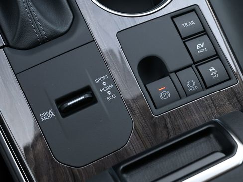 New 2026 Toyota Highlander Limited image 25