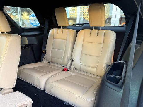 Used 2016 Ford Explorer XLT w/ Equipment Group 202A image 32