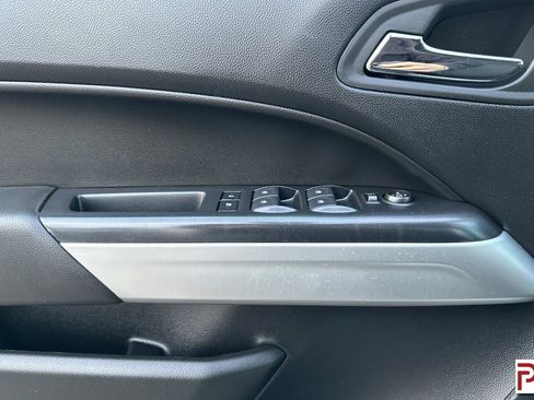 Used 2022 Chevrolet Colorado LT w/ LT Convenience Package image 12