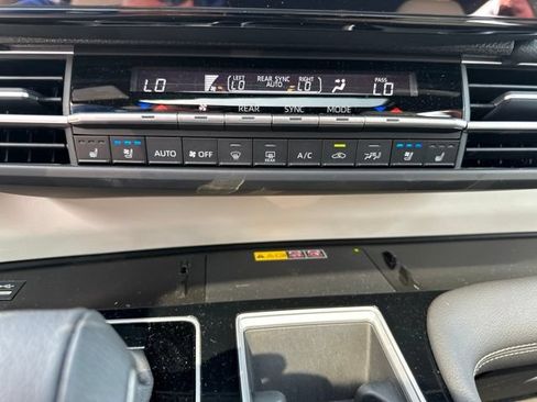 Used 2025 Toyota Sienna Limited AWD/4WD image 20