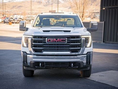 Used 2024 GMC Sierra 3500 SLT w/ SLT Convenience Package AWD/4WD image 2