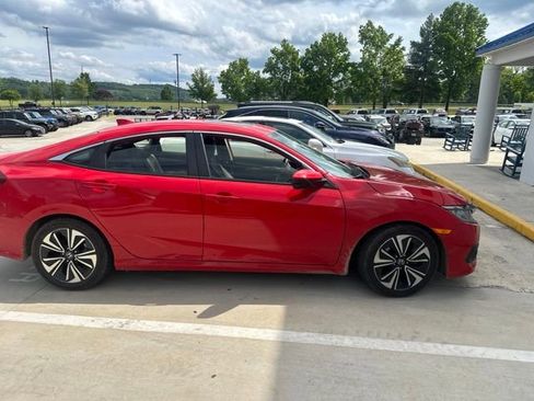 Used 2018 Honda Civic EX-L image 9