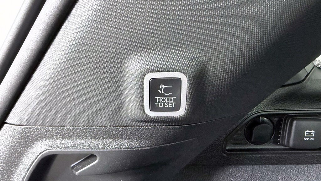 Used 2022 Jeep Grand Cherokee Summit AWD/4WD image 13