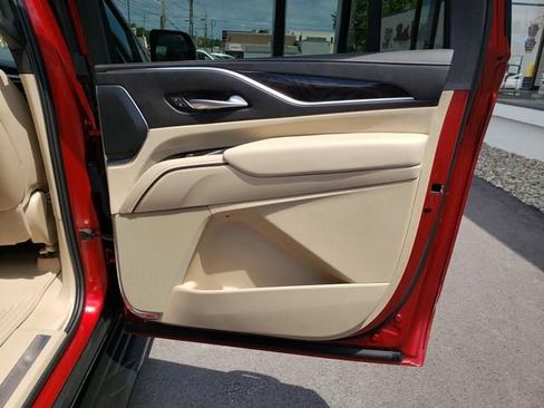 Used 2024 Cadillac Escalade ESV Premium Luxury AWD/4WD image 18