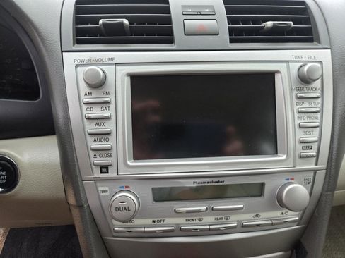 Used 2011 Toyota Camry XLE w/ SE/XLE Extra-Value Pkg FWD image 18
