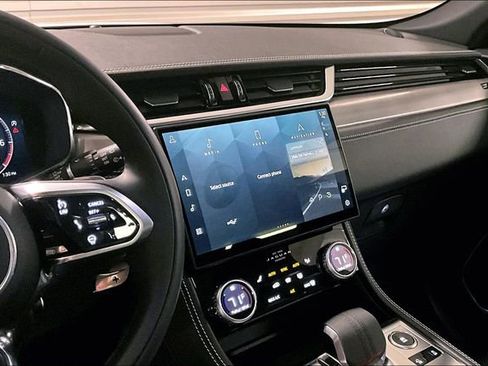 Certified 2024 Jaguar F-PACE R-Dynamic S image 5