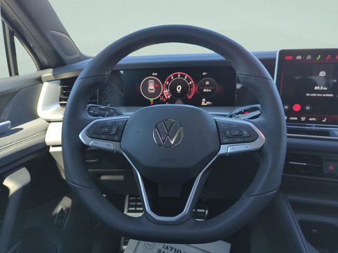 New 2026 Volkswagen Tiguan SE R-Line image 39