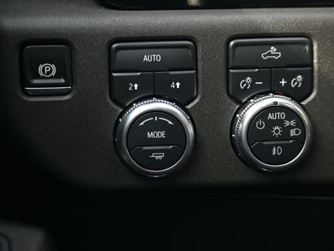 Used 2025 GMC Sierra 1500 Elevation image 26