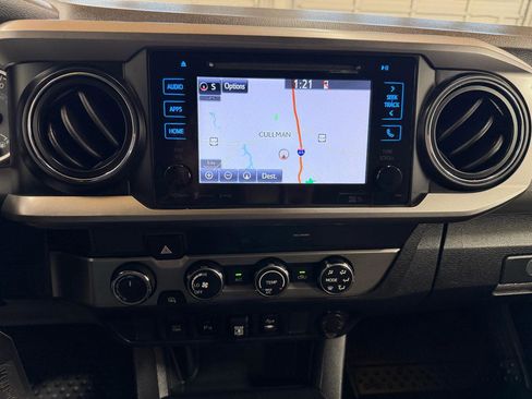 Used 2019 Toyota Tacoma SR5 AWD/4WD image 18