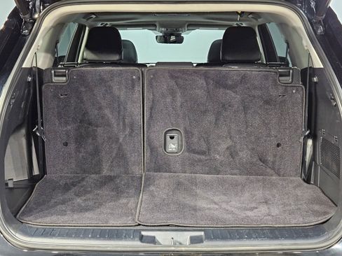 Used 2023 Toyota Highlander XLE image 18