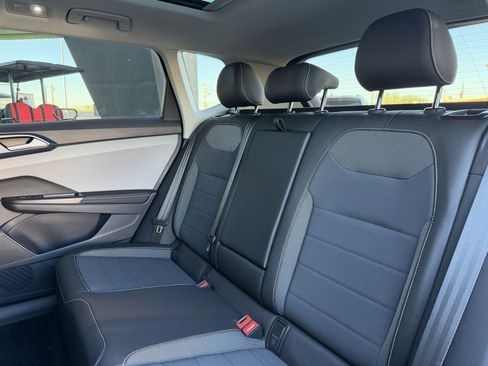 Used 2024 Volkswagen Taos SE w/ Panoramic Sunroof Package image 34