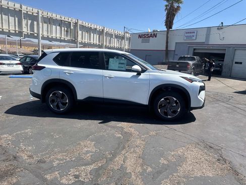 New 2025 Nissan Rogue SV FWD image 4