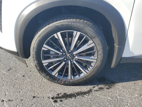 New 2026 Nissan Pathfinder Platinum image 4