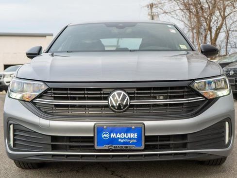 Used 2024 Volkswagen Jetta Sport FWD image 3