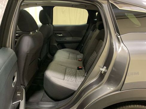 Used 2025 Nissan Kicks SV w/ SV Premium Package image 21