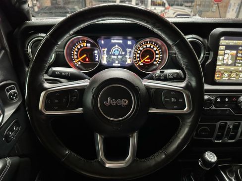 Used 2018 Jeep Wrangler Unlimited Sahara AWD/4WD image 13