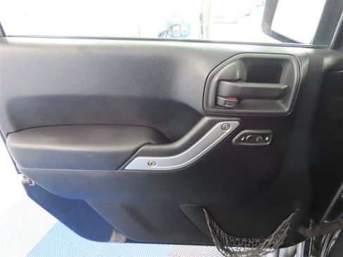 Used 2013 Jeep Wrangler Unlimited Rubicon w/ Connectivity Group AWD/4WD image 14