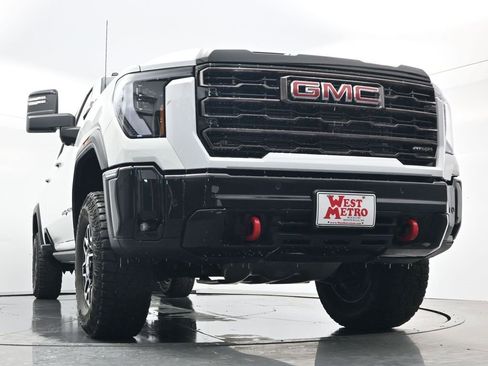 Used 2025 GMC Sierra 2500 AT4X image 29