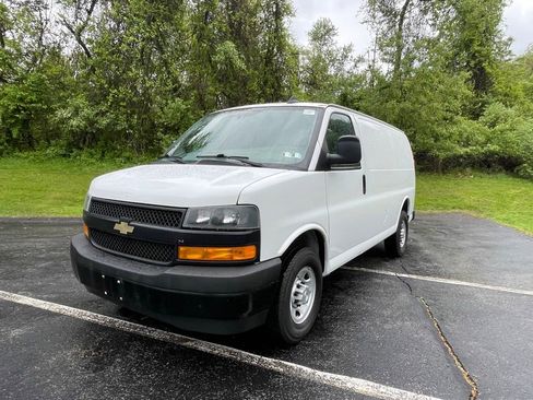 Certified 2021 Chevrolet Express 3500 w/ Driver Convenience Package RWD image 7