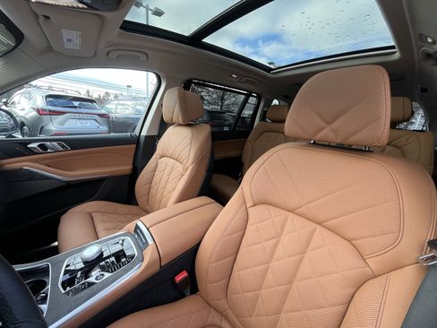 Certified 2025 BMW X7 xDrive40i w/ Premium Package image 9