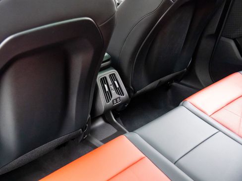 Certified 2025 BMW X2 xDrive28i w/ Premium Package image 17