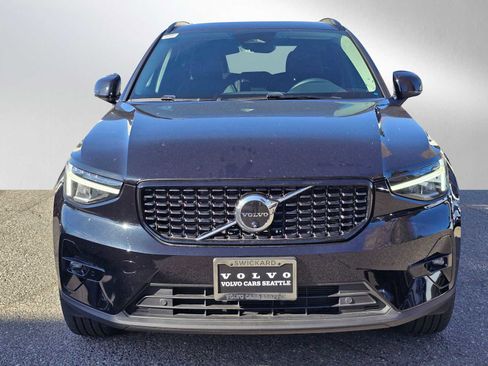 Used 2024 Volvo XC40 B5 Plus w/ Climate Package image 8