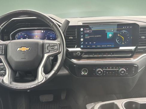 Used 2022 Chevrolet Silverado 1500 LT AWD/4WD image 9