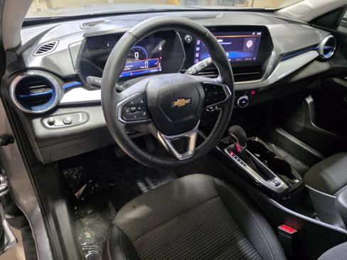 Used 2025 Chevrolet Trax LT w/ Driver Confidence Package FWD image 24