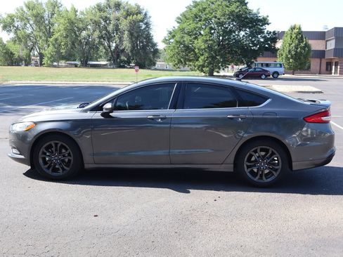 Used 2018 Ford Fusion SE w/ Equipment Group 201A FWD image 9