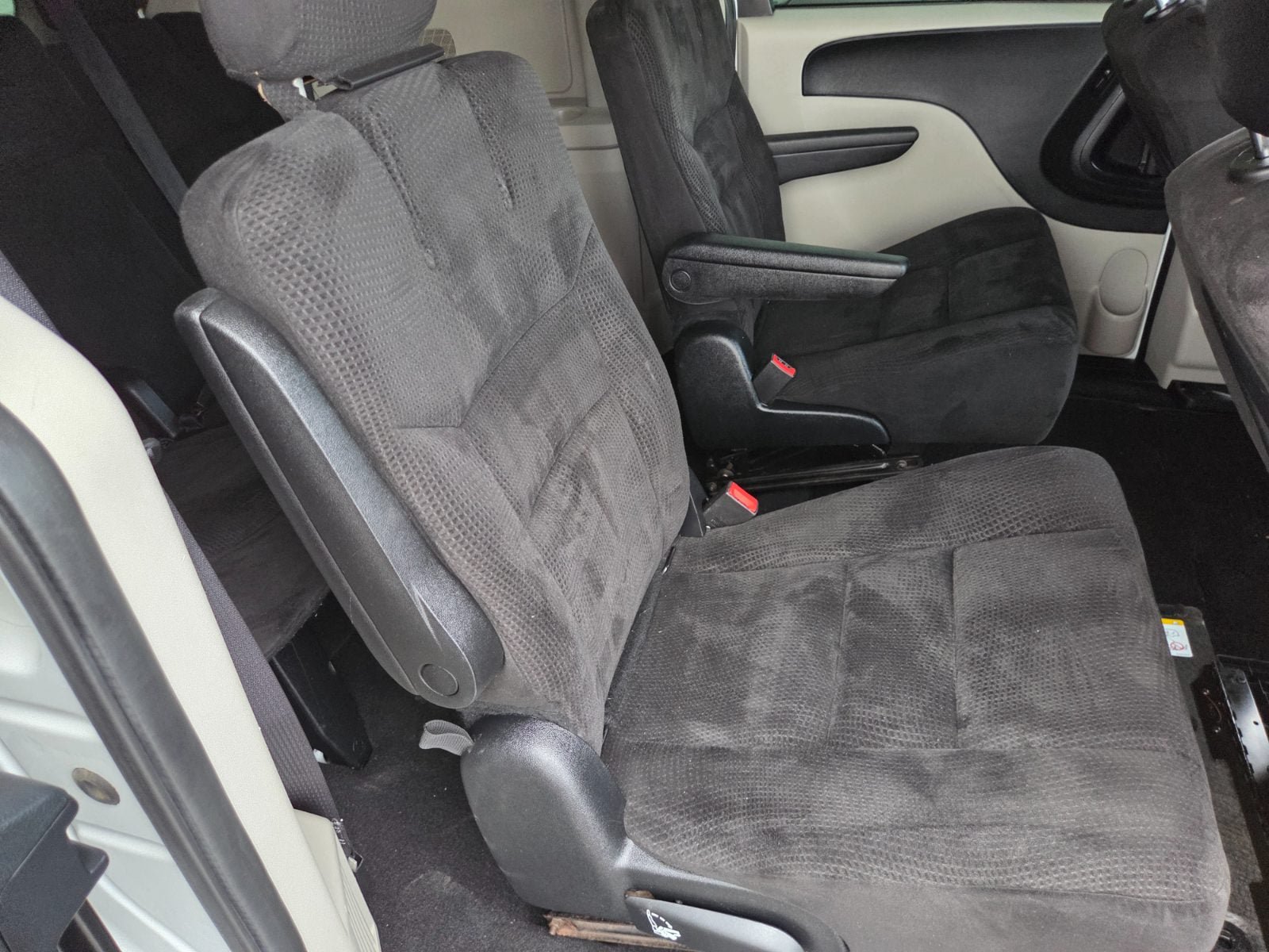 Used 2014 Dodge Grand Caravan SXT FWD image 10