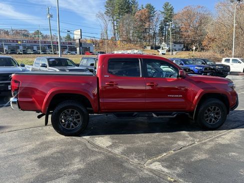 Certified 2022 Toyota Tacoma SR5 image 10