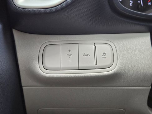 Used 2022 Hyundai Venue Limited FWD image 24