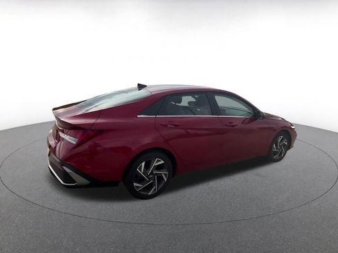 Used 2025 Hyundai Elantra Limited FWD image 15