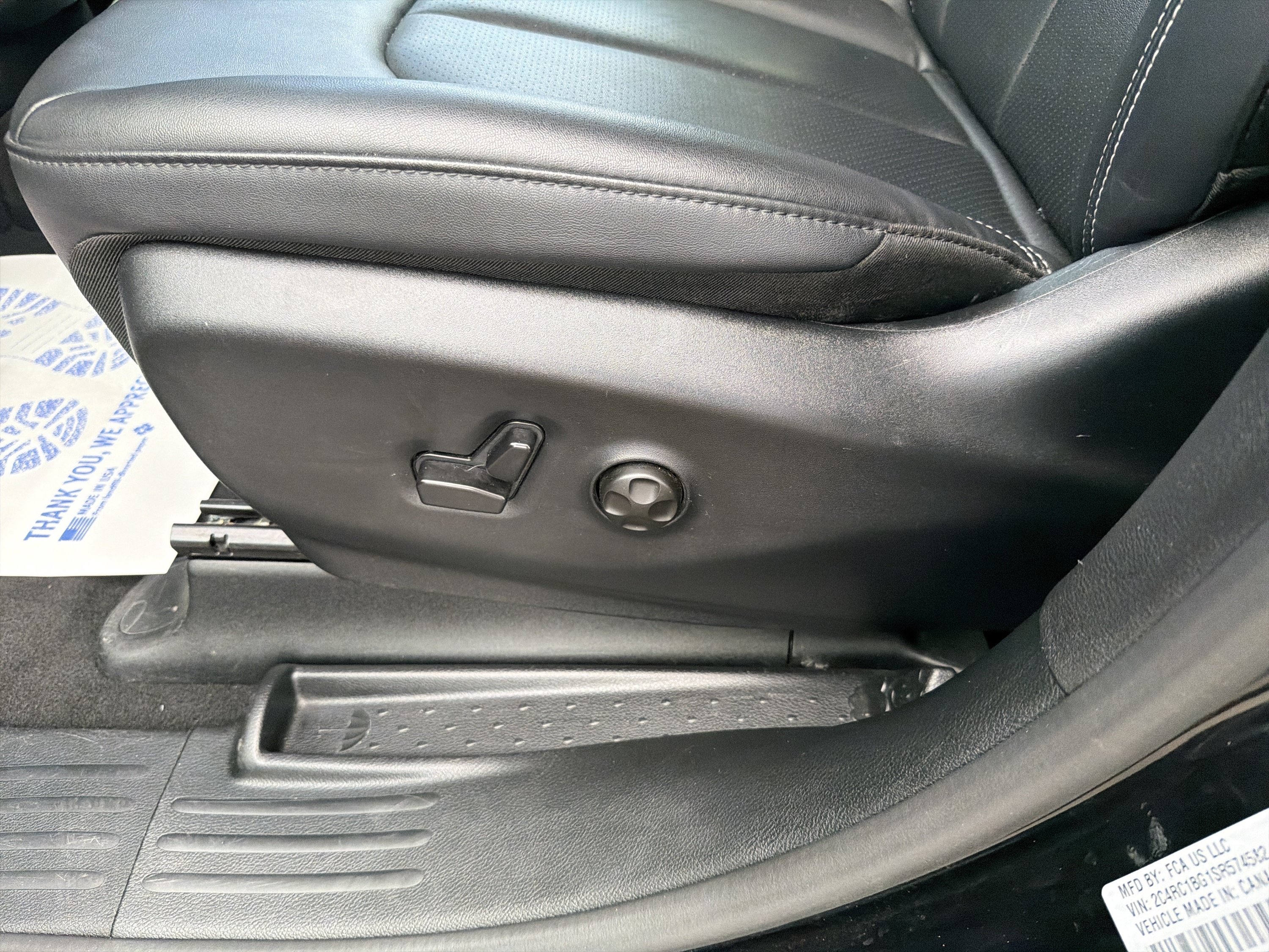 Used 2025 Chrysler Pacifica Select FWD image 17