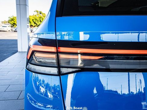 New 2026 Volkswagen Taos SE FWD image 14