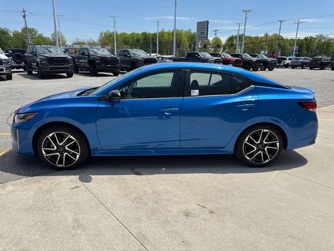 Used 2025 Nissan Sentra SR FWD image 11