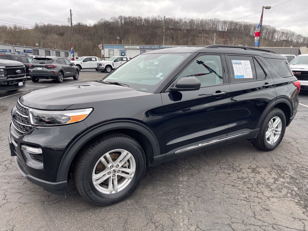 Used 2022 Ford Explorer XLT w/ Equipment Group 202A AWD/4WD image 2