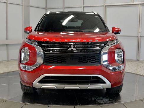 Used 2025 Mitsubishi Outlander SEL image 3