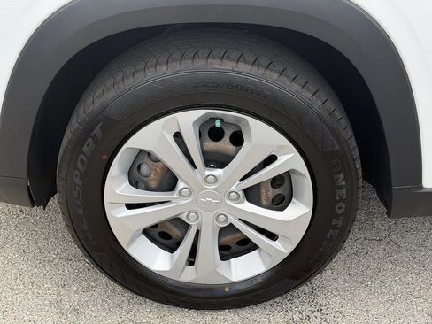 Used 2024 Chevrolet Trax LS FWD image 17