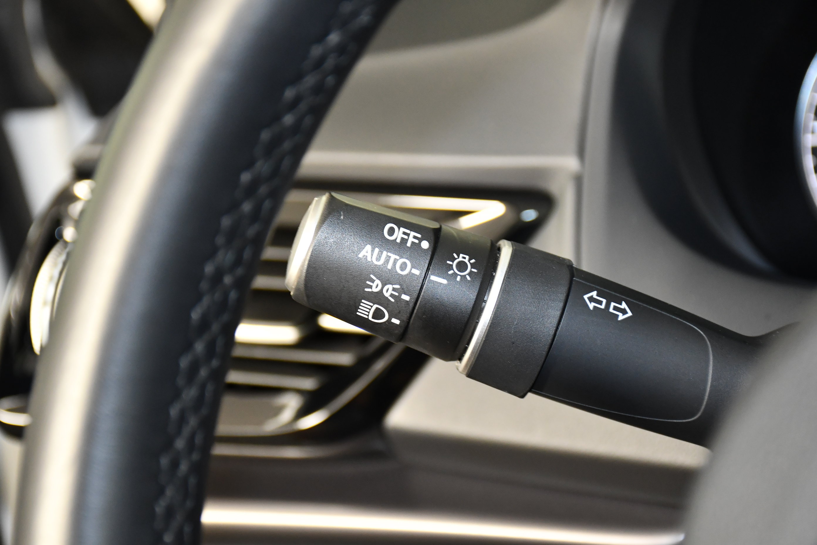 Used 2025 Acura RDX SH-AWD image 22