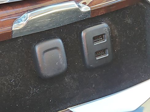 Used 2016 Cadillac Escalade ESV Luxury image 25