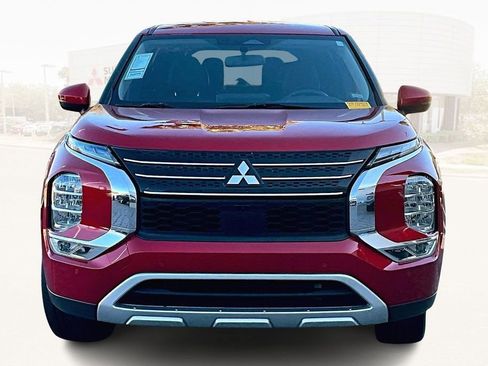 Used 2024 Mitsubishi Outlander SE Black Edition image 2