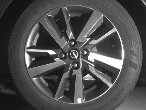 Used 2025 Nissan Versa SV FWD image 14