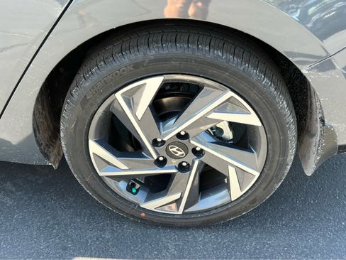 Certified 2026 Hyundai Elantra Limited FWD image 14