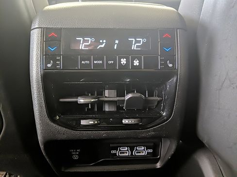 Used 2021 Jeep Grand Cherokee L Overland w/ Luxury Tech Group IV image 17